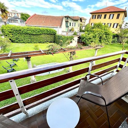 Bella Vita Guesthouse -Parcheggio Privato Interno Арона Екстер'єр фото