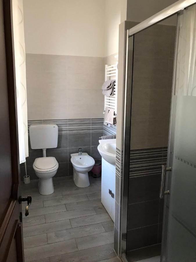 Bella Vita Guesthouse -Parcheggio Privato Interno Арона Екстер'єр фото