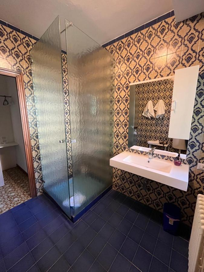 Bella Vita Guesthouse -Parcheggio Privato Interno Арона Екстер'єр фото