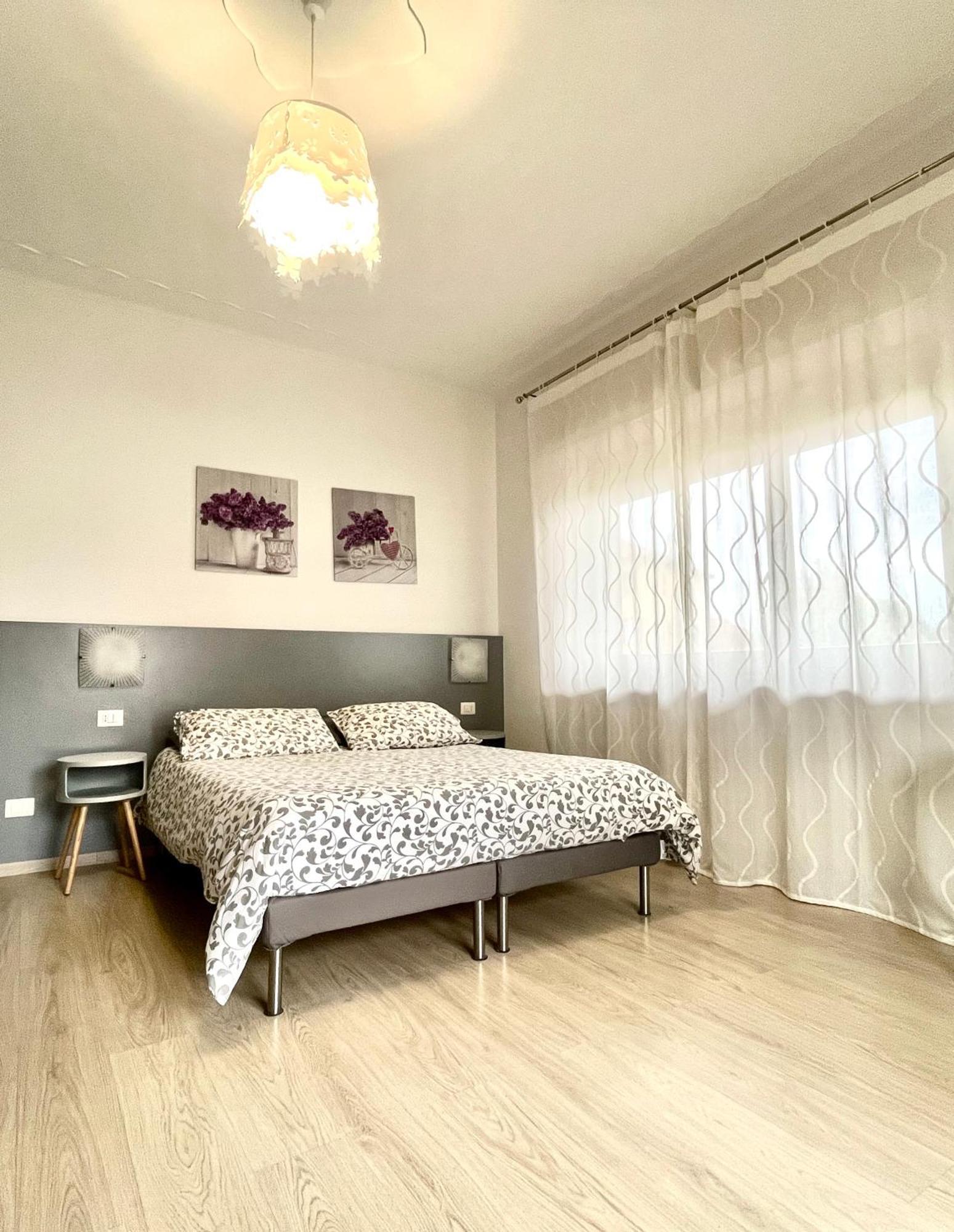 Bella Vita Guesthouse -Parcheggio Privato Interno Арона Екстер'єр фото