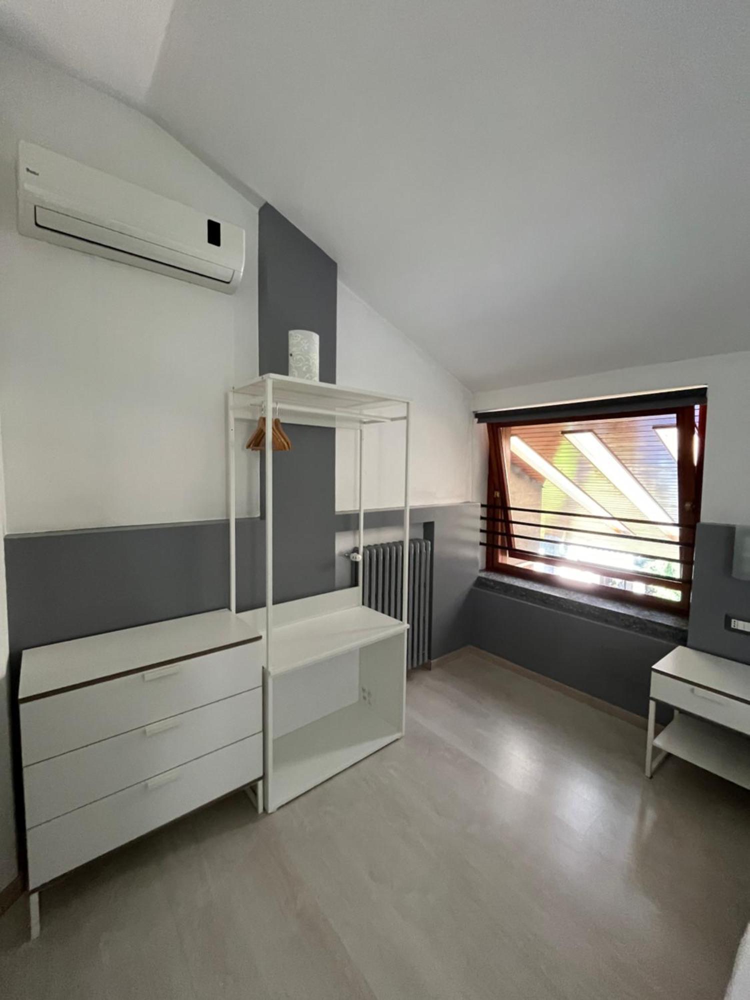 Bella Vita Guesthouse -Parcheggio Privato Interno Арона Екстер'єр фото