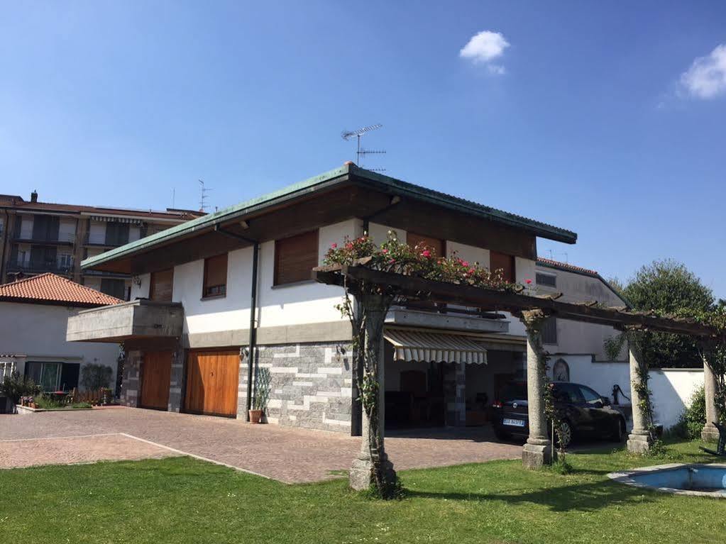 Bella Vita Guesthouse -Parcheggio Privato Interno Арона Екстер'єр фото